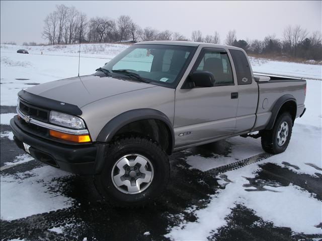 Chevrolet S10 4dr Sdn SL Auto Sedan Extended Cab Pickup
