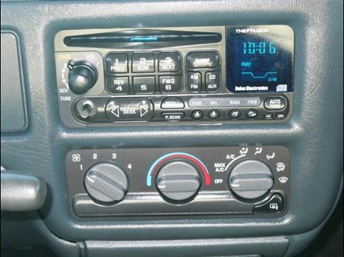 Chevrolet S10 2002 photo 2