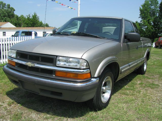 Chevrolet S10 4dr Sdn Auto GLS w/XM Pickup Truck