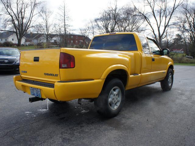 Chevrolet S10 2002 photo 2