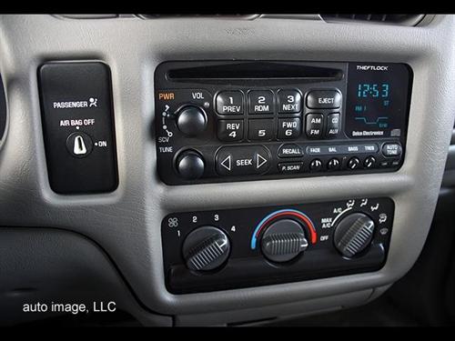 Chevrolet S10 2002 photo 2