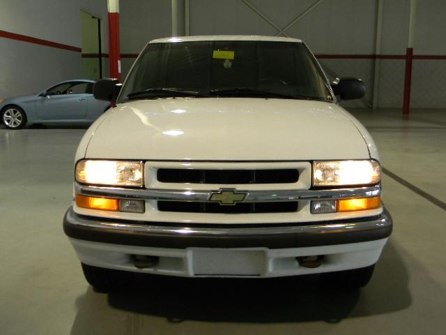Chevrolet S10 2002 photo 1