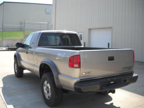 Chevrolet S10 2003 photo 2