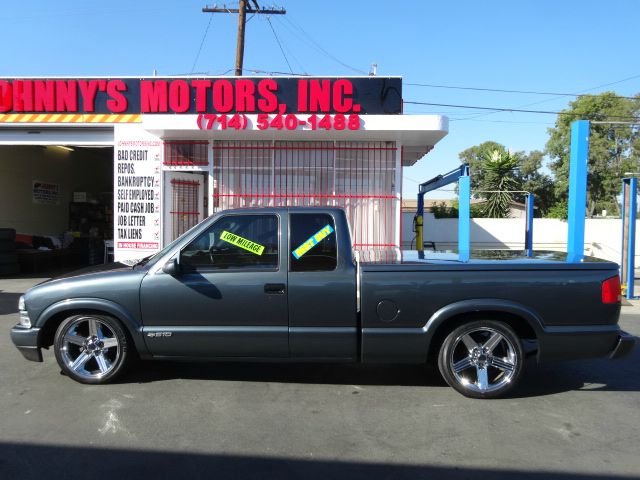 Chevrolet S10 4dr Sdn Auto GLS w/XM Pickup Truck