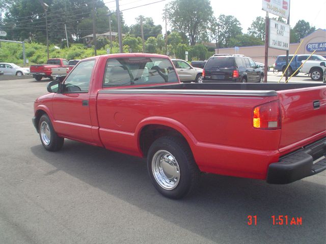 Chevrolet S10 2003 photo 2