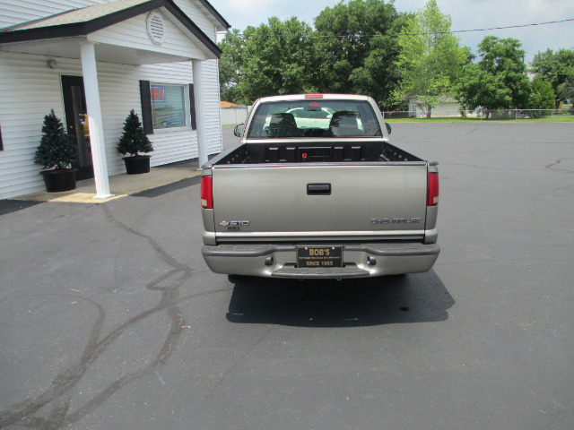 Chevrolet S10 4dr Sdn Auto GLS w/XM Pickup Truck