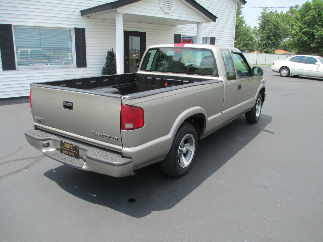 Chevrolet S10 2003 photo 1