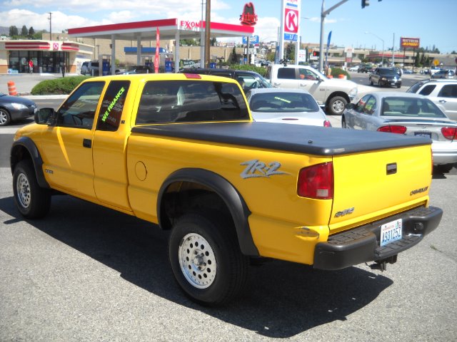 Chevrolet S10 2dr Cpe I4 2.5 S Pickup Truck