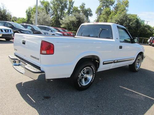 Chevrolet S10 2003 photo 2
