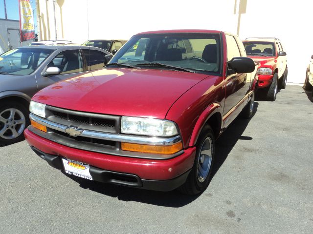 Chevrolet S10 4dr Sdn Auto GLS w/XM Pickup Truck