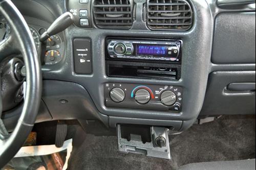 Chevrolet S10 2003 photo 2