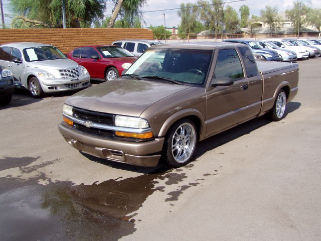 Chevrolet S10 4dr Sdn Auto GLS w/XM Pickup Truck