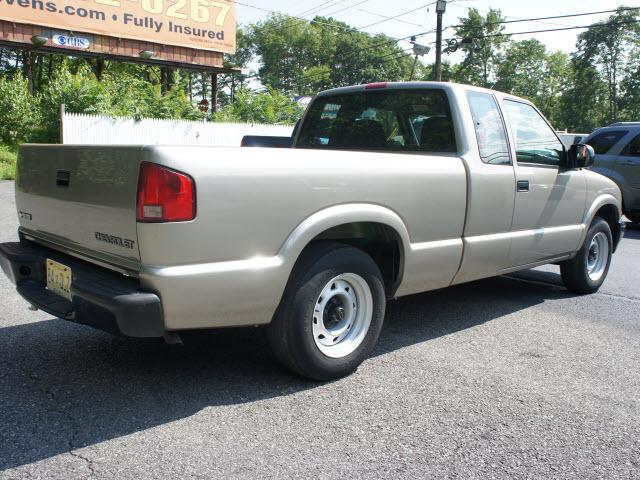 Chevrolet S10 2003 photo 2