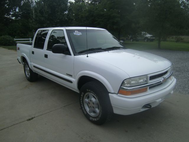 Chevrolet S10 2003 photo 1