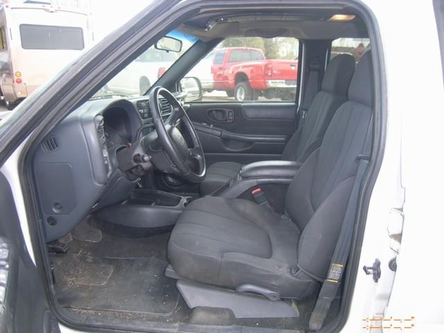 Chevrolet S10 2003 photo 2