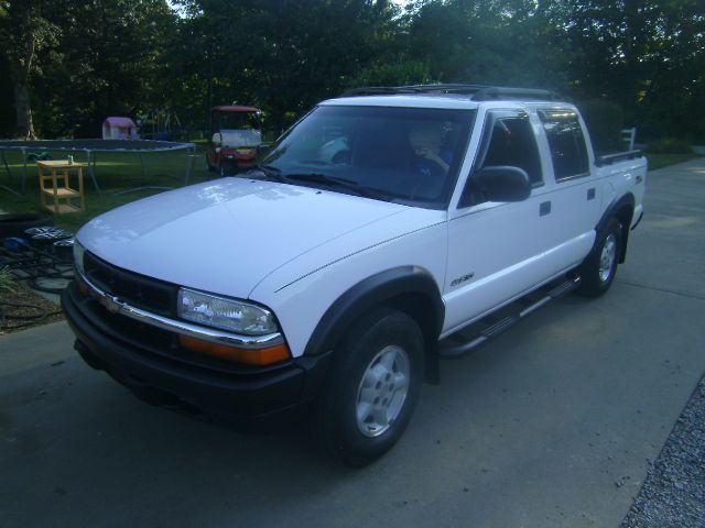 Chevrolet S10 2003 photo 2