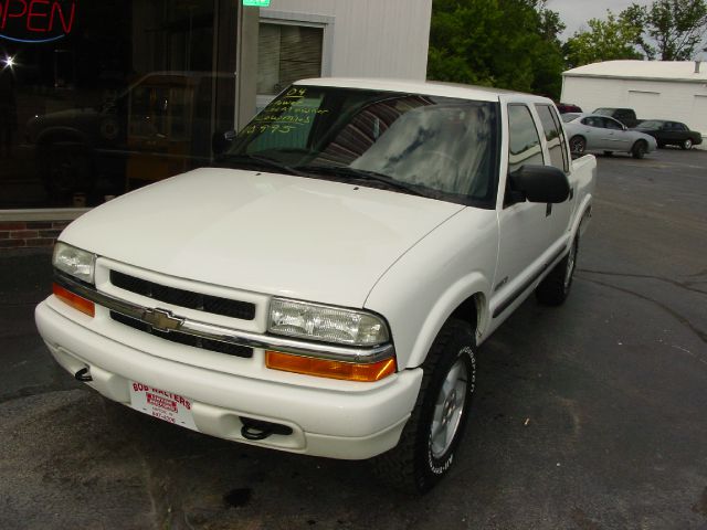 Chevrolet S10 2004 photo 2