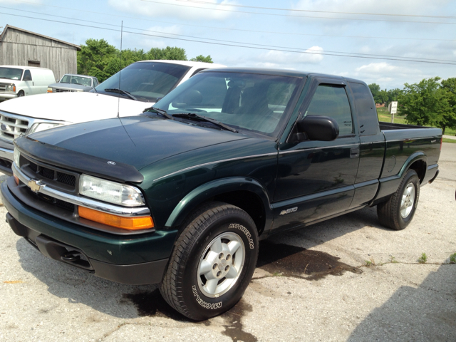 Chevrolet S10 Pickup 2002 photo 2