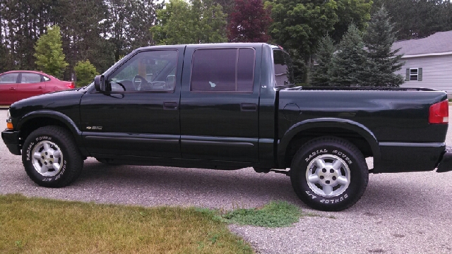 Chevrolet S10 Pickup C300 Luxury Sedan 4D Pickup Truck