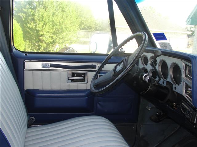 Chevrolet Silverado 1984 photo 1