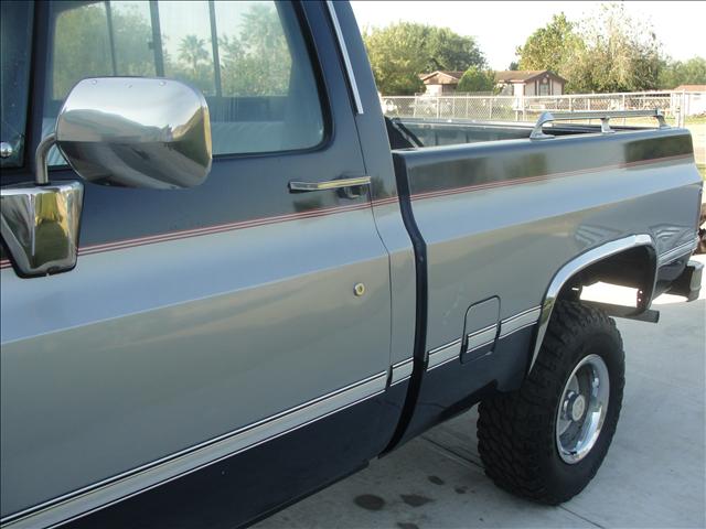 Chevrolet Silverado 1984 photo 2