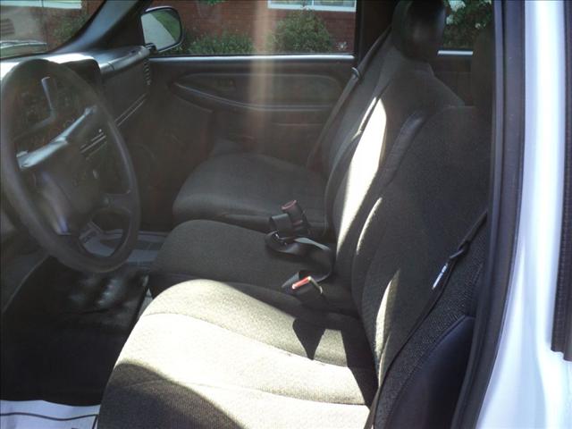 Chevrolet Silverado 2000 photo 3
