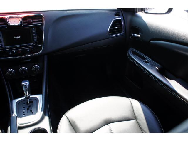 Chrysler 200 2011 photo 13