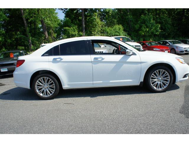Chrysler 200 2011 photo 17