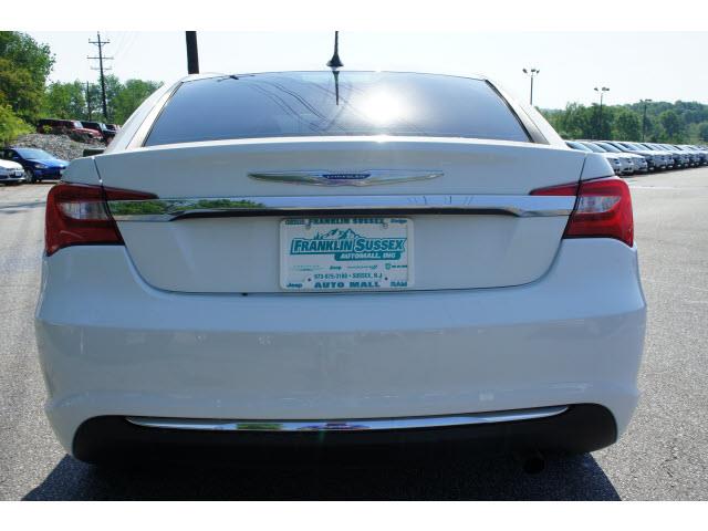 Chrysler 200 2011 photo 6