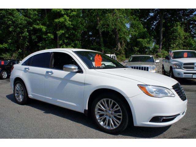 Chrysler 200 2011 photo 8