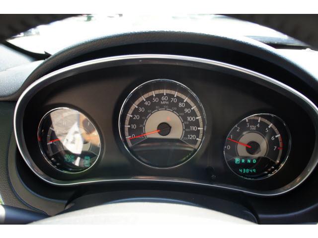 Chrysler 200 2011 photo 9