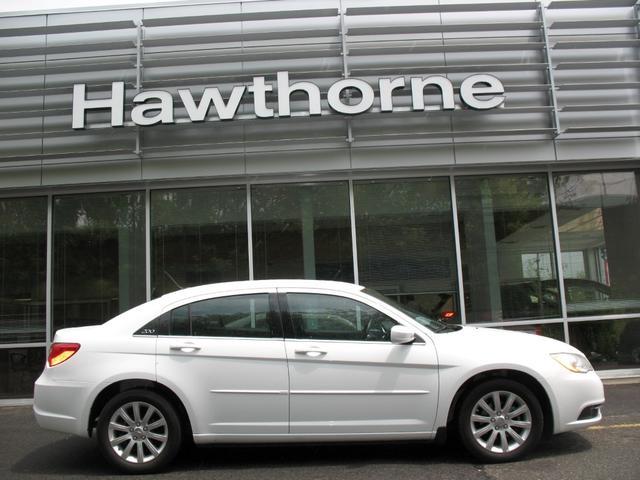 Chrysler 200 2011 photo 2