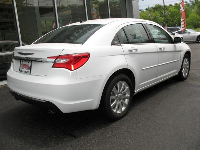 Chrysler 200 2011 photo 4