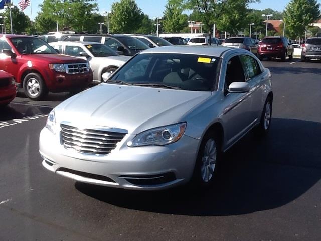 Chrysler 200 LS Flex Fuel 4x4 This Is One Of Our Best Bargains Sedan