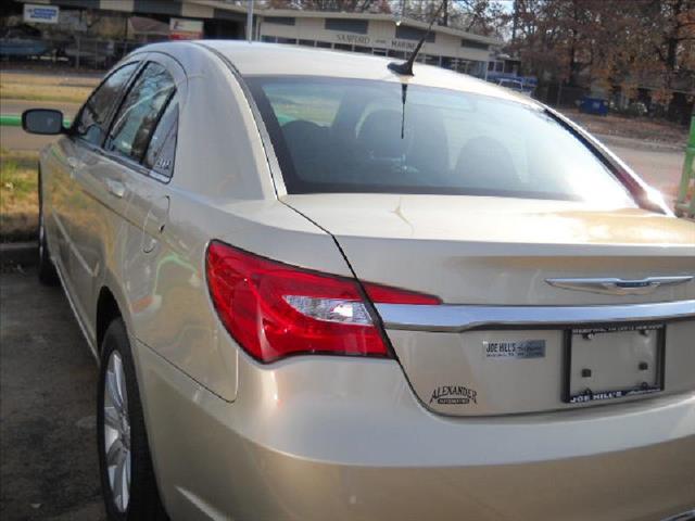 Chrysler 200 2011 photo 1