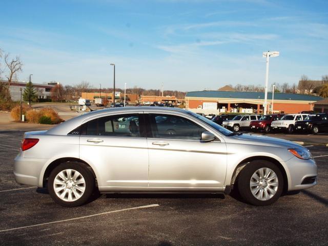 Chrysler 200 2011 photo 1