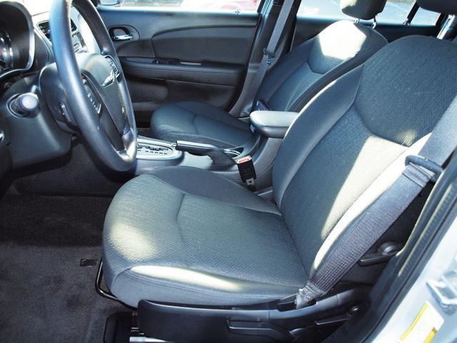 Chrysler 200 2011 photo 4