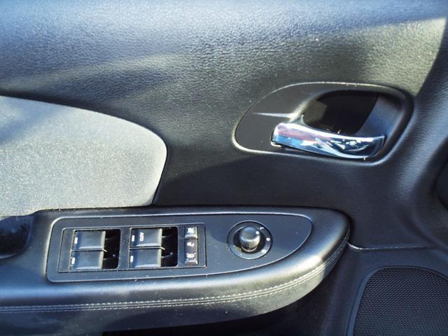 Chrysler 200 2011 photo 5