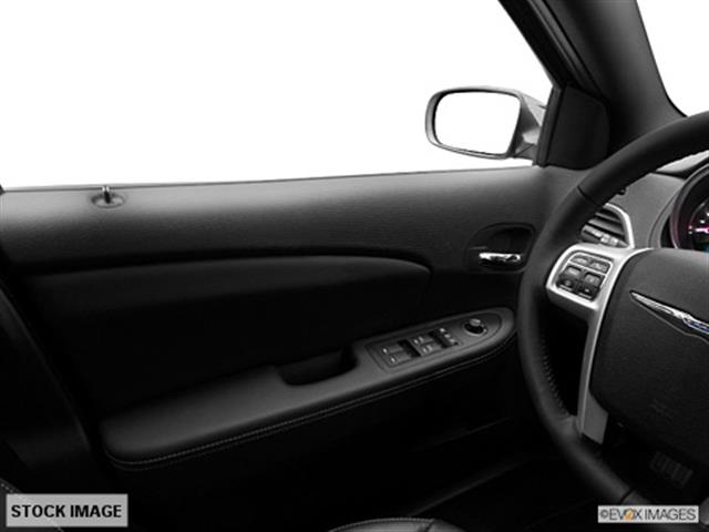 Chrysler 200 HO SE Sedan