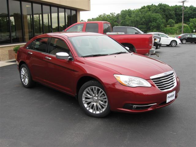 Chrysler 200 2011 photo 2