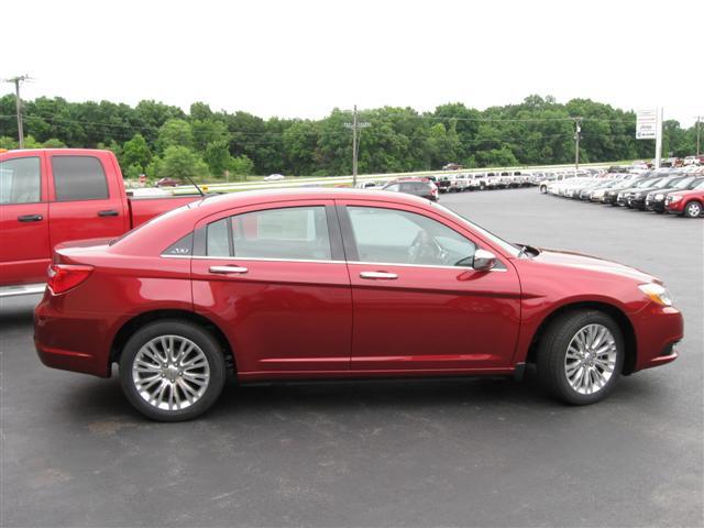 Chrysler 200 2011 photo 3