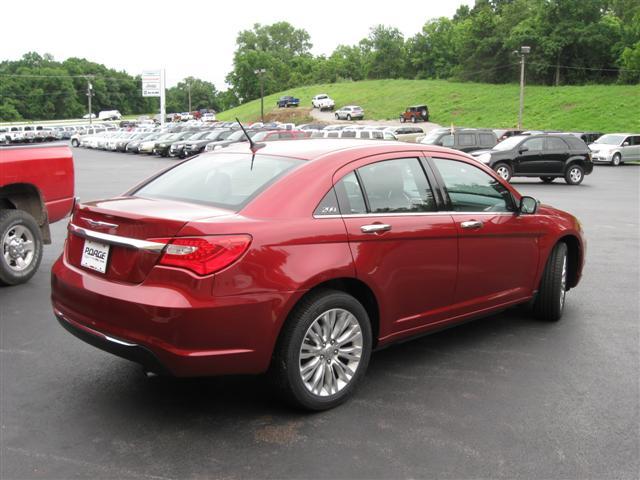 Chrysler 200 2011 photo 4