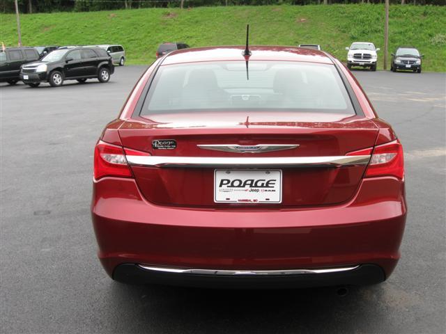 Chrysler 200 2011 photo 5