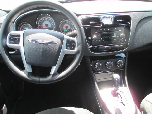 Chrysler 200 2011 photo 1