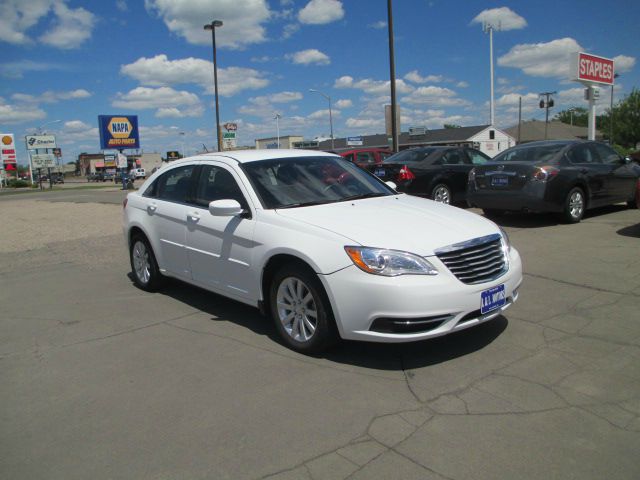 Chrysler 200 2011 photo 8