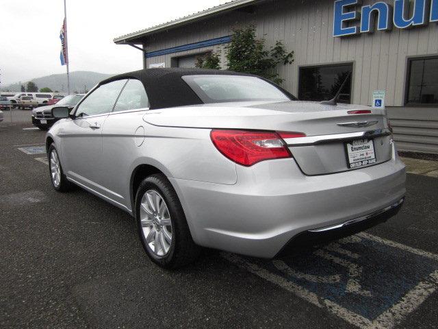 Chrysler 200 2011 photo 2