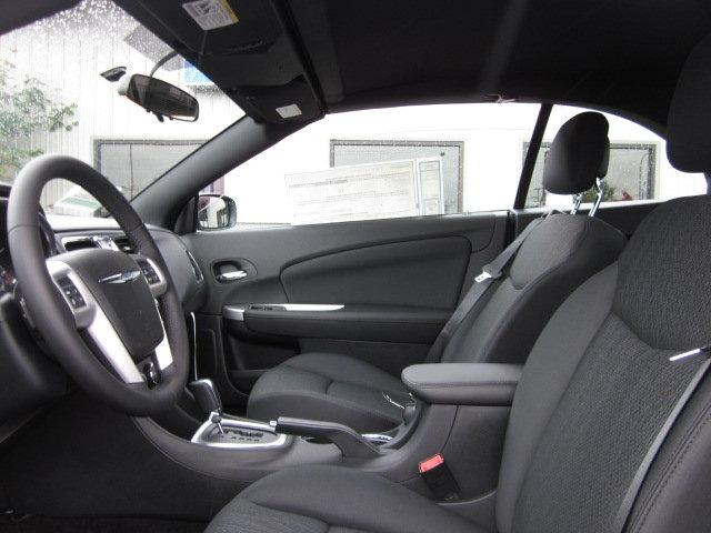 Chrysler 200 2011 photo 5