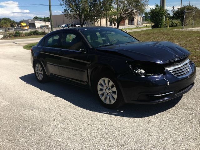 Chrysler 200 2011 photo 2