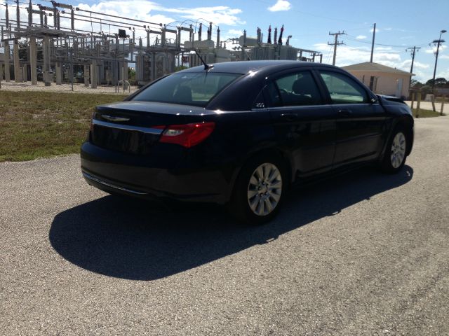 Chrysler 200 2011 photo 3