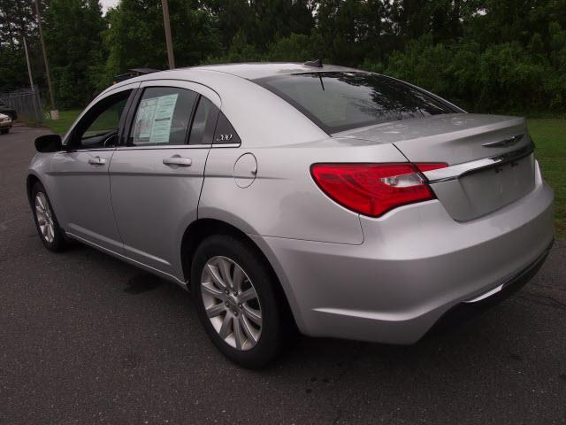 Chrysler 200 2011 photo 25